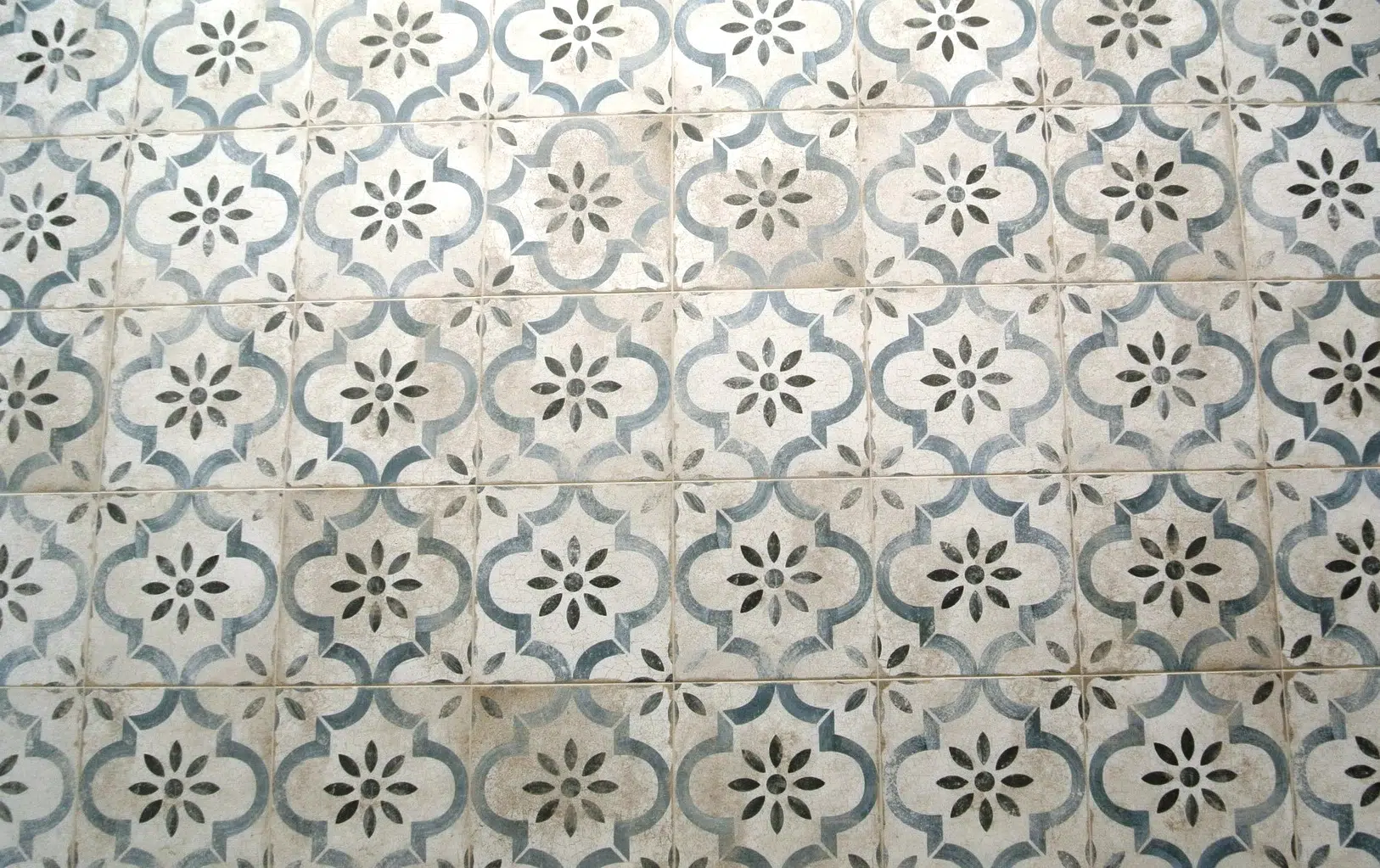 Azulejo Porcelánico imitación hidráulico Mesina Azul como suelo decorativo
