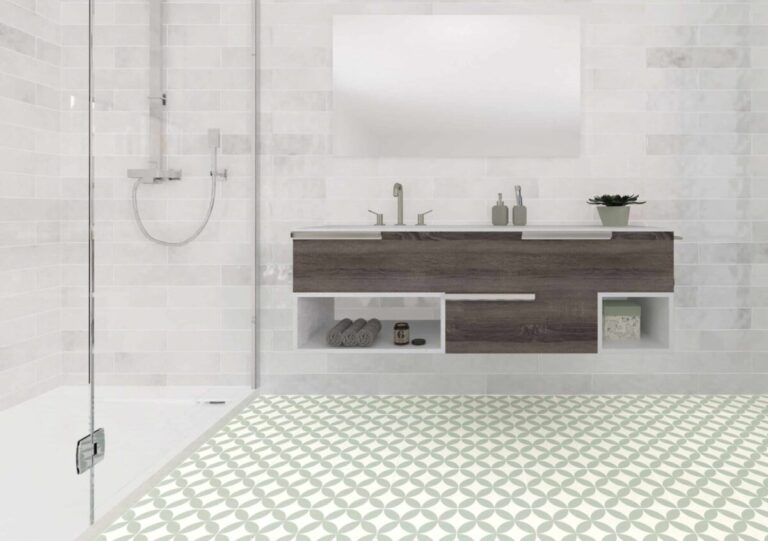 Imagen de ambiente de azulejos imitación hidráulico Tokio Verde como suelo para baño