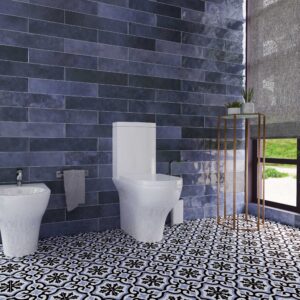 Imagen de ambiente de azulejos imitación hidráulico Cosenza Azul como suelo para baño