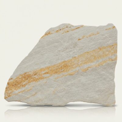 Azulejo porcelánico óxido de forma irregular con textura de piedra y vetas doradas.