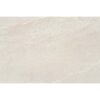 Baldosa Shakir Soft Ivory con efecto piedra, en un cálido tono marfil y con sutiles vetas blancas.