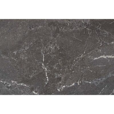 Azulejo imitación mármol, modelo Malek, en tono negro (o gris oscuro) con distintivas vetas blancas.