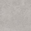 Primer plano de una baldosa cerámica, modelo Flax Grey, que combina una textura de efecto cemento con un tono gris medio.