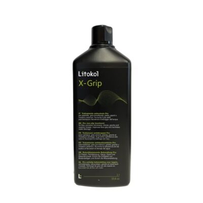 Botella negra de Litokol X-Grip, un tratamiento antideslizante para gres y porcelanico.