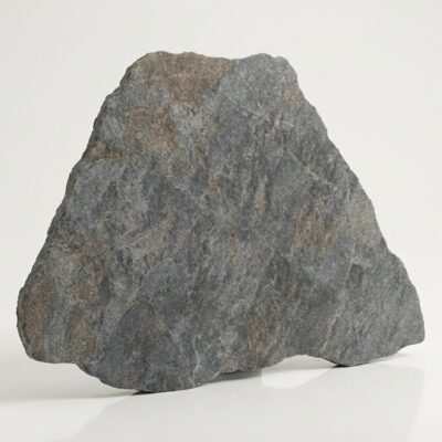 Una pieza de porcelanico pizarra con superficie texturizada en tonos grises y marrones.