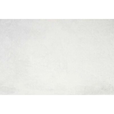 Azulejo porcelánico Comodo Pearl con acabado de cemento pulido en color gris perla claro, mostrando su textura y tono suave.