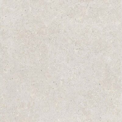 Primer plano de la textura del azulejo Ulisse imitación piedra, en un suave y luminoso color perla.