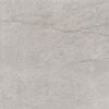 Primer plano de una baldosa cerámica, modelo Sumum Grey, que muestra su acabado de efecto cemento y su color gris uniforme.