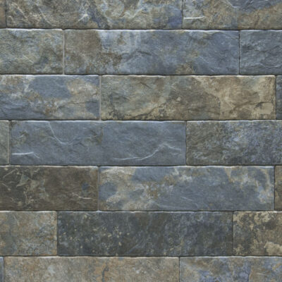 azulejo porcelánico rectangular de imitación piedra natural en tonos tierra y azulados con superficie de textura mineral