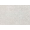 Primer plano de una baldosa de gres cerámico Feroe Pearl, detallando su textura de efecto cemento y su tonalidad perla luminosa.
