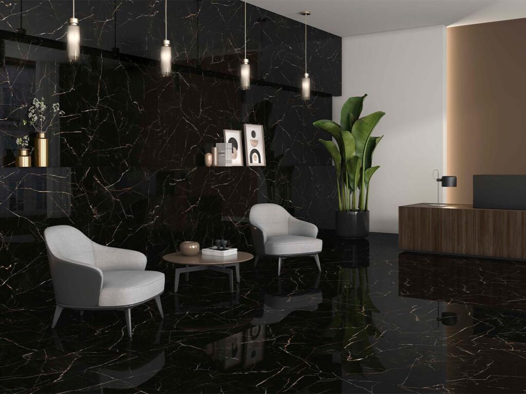Revestimiento de pared con porcelánico de gran formato Mussah Black en composición efecto libro.