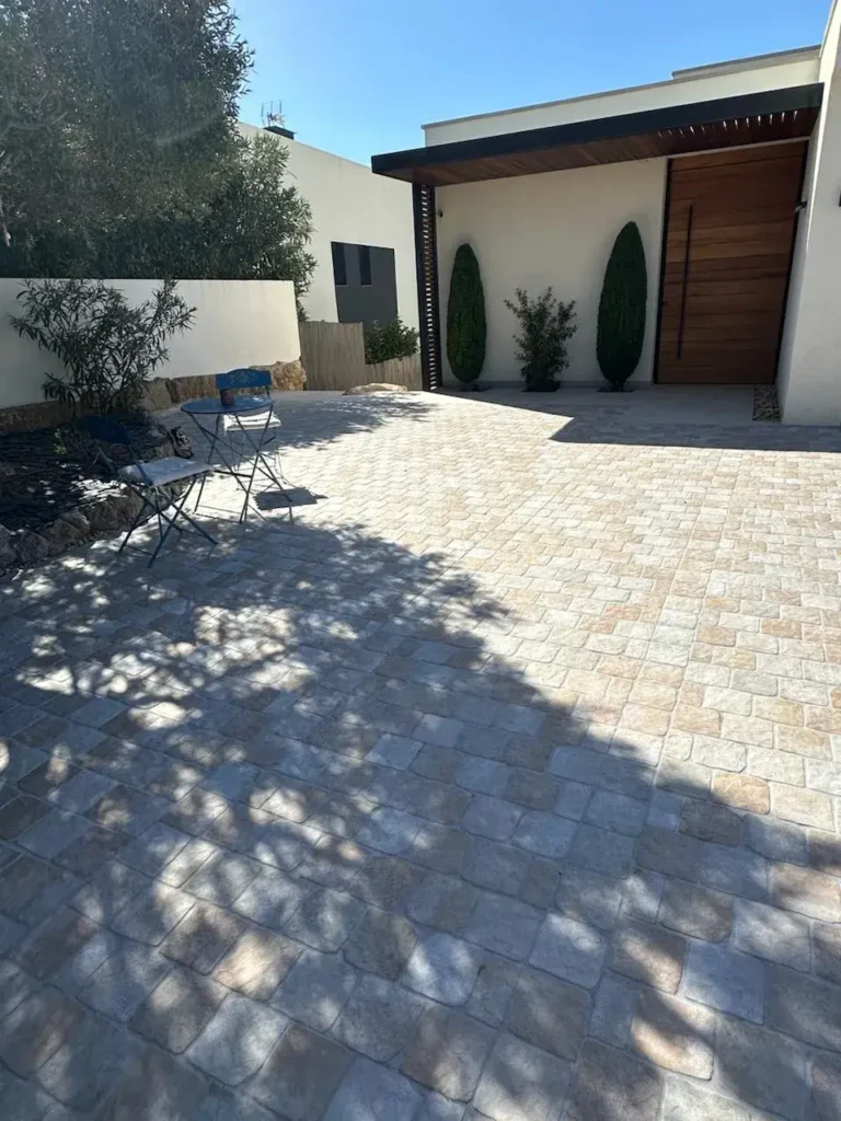 Proyecto de CASTELUGA HOME & PROJECT S.L