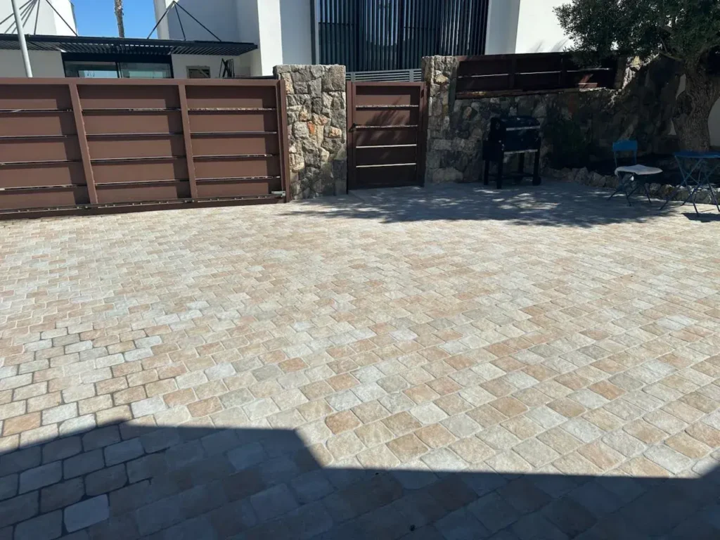 Proyecto de CASTELUGA HOME & PROJECT S.L