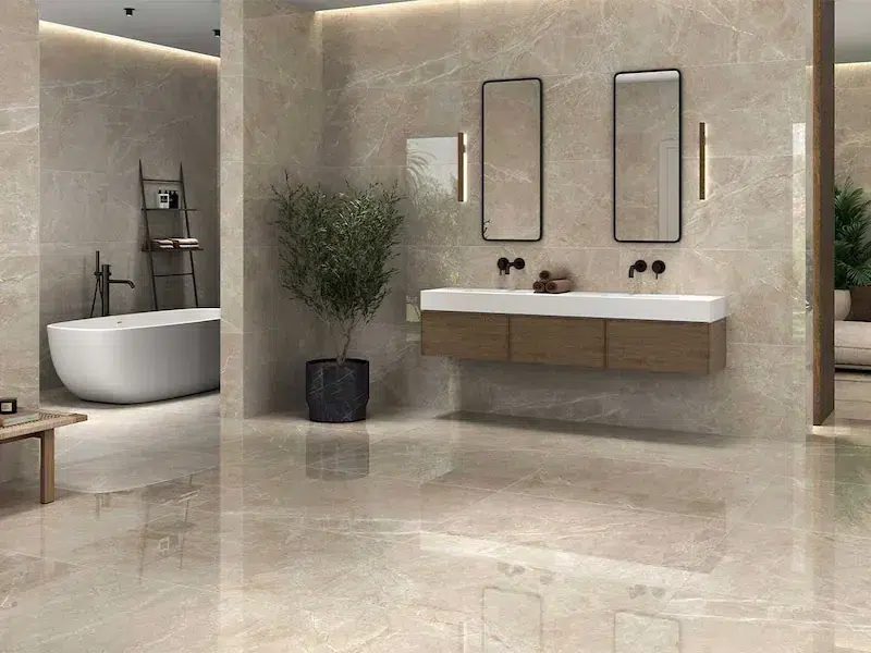 Azulejos baño: cómo el porcelánico imitación mármol está definiendo el diseño en 2025