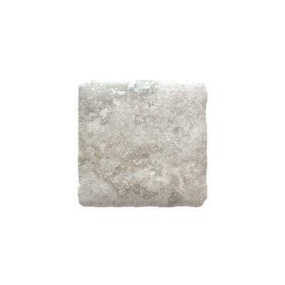 Baldosa de barro cocido pequeña en tono gris envejecido con textura rústica y acabado artesanal