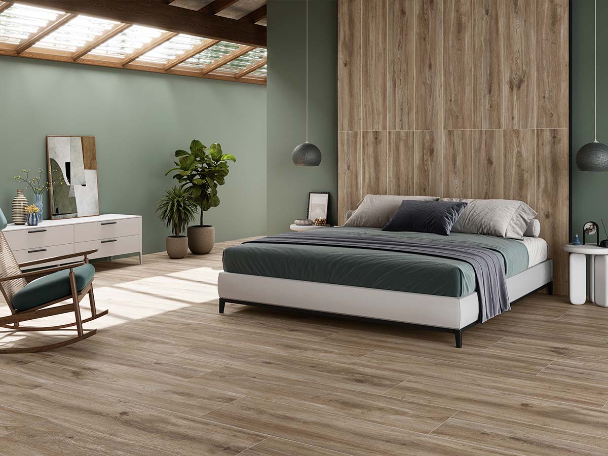 Dormitorio con suelo porcelánico imitación madera tono natural, acabado mate realista