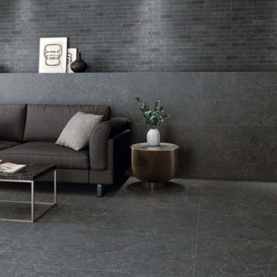 suelo porcelánico imitación piedra para salón moderno
