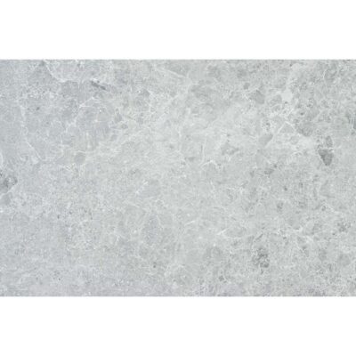 porcelánico imitación mármol gris claro para suelo de baño moderno