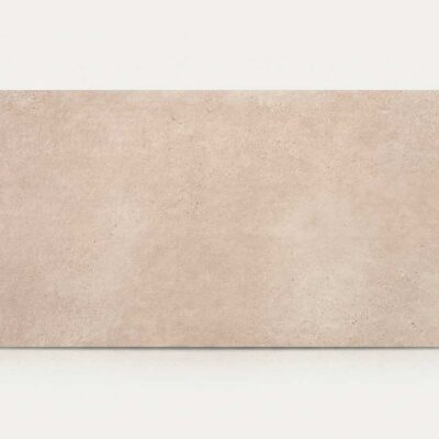 Azulejo porcelánico rectangular de color taupe claro con textura efecto cemento.