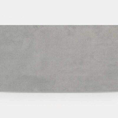 Azulejo porcelánico rectangular gris oscuro con textura efecto cemento.