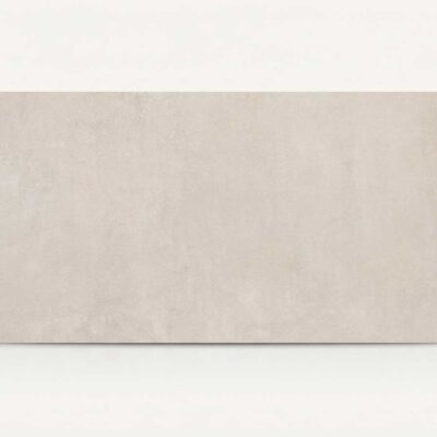 Azulejo porcelánico rectangular gris claro con textura de cemento sobre fondo blanco.