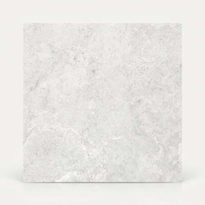 Un azulejo porcelánico cuadrado con textura de piedra gris claro.