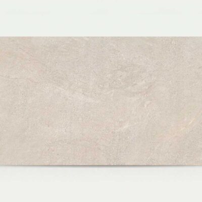 Un azulejo porcelánico efecto piedra Newbury Sand de color arena claro.