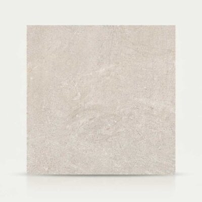 Azulejo porcelánico rectangular de imitación piedra en tono arena con textura visible