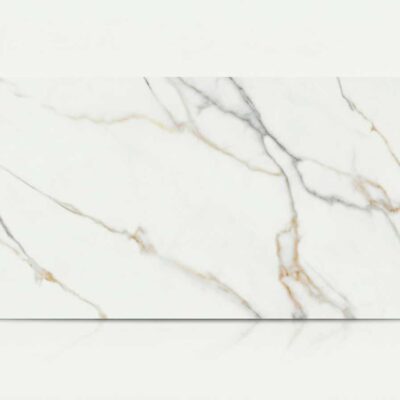 Baldosa de porcelánico blanco con vetas doradas y grises