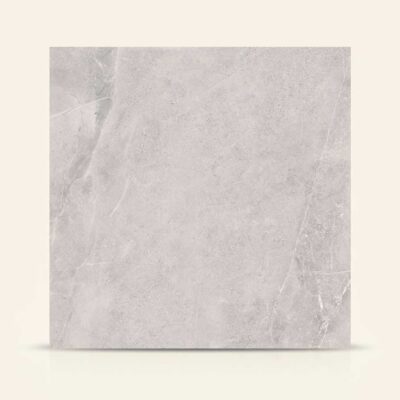 Baldosa porcelánica Lithos Pearl de tono gris claro con sutiles vetas blancas.