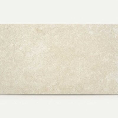 Azulejo rectangular de porcelánico beige con vetas sutiles de mármol