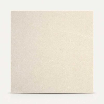 Un azulejo porcelánico cuadrado beige con textura efecto cemento sobre