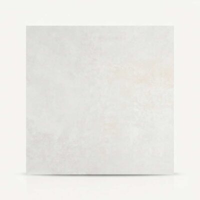 Un azulejo porcelánico imitación cemento Balance Pearl de color claro sobre fondo