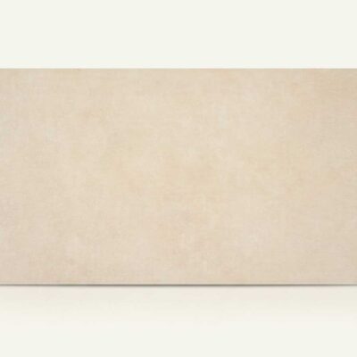 Azulejo porcelánico color crema con sutil textura de cemento, ideal para suelos.