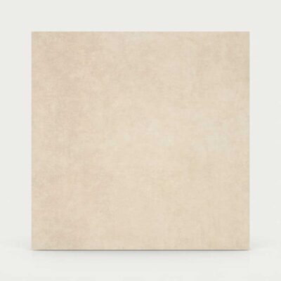 Baldosa porcelánica efecto cemento beige Vanguard Cream sobre fondo neutro.