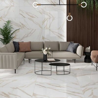 Salón moderno con suelo porcelánico imitación mármol blanco y vetas doradas.