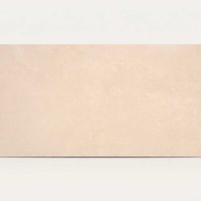 Azulejo porcelánico rectangular color crema claro con textura de cemento sutil.