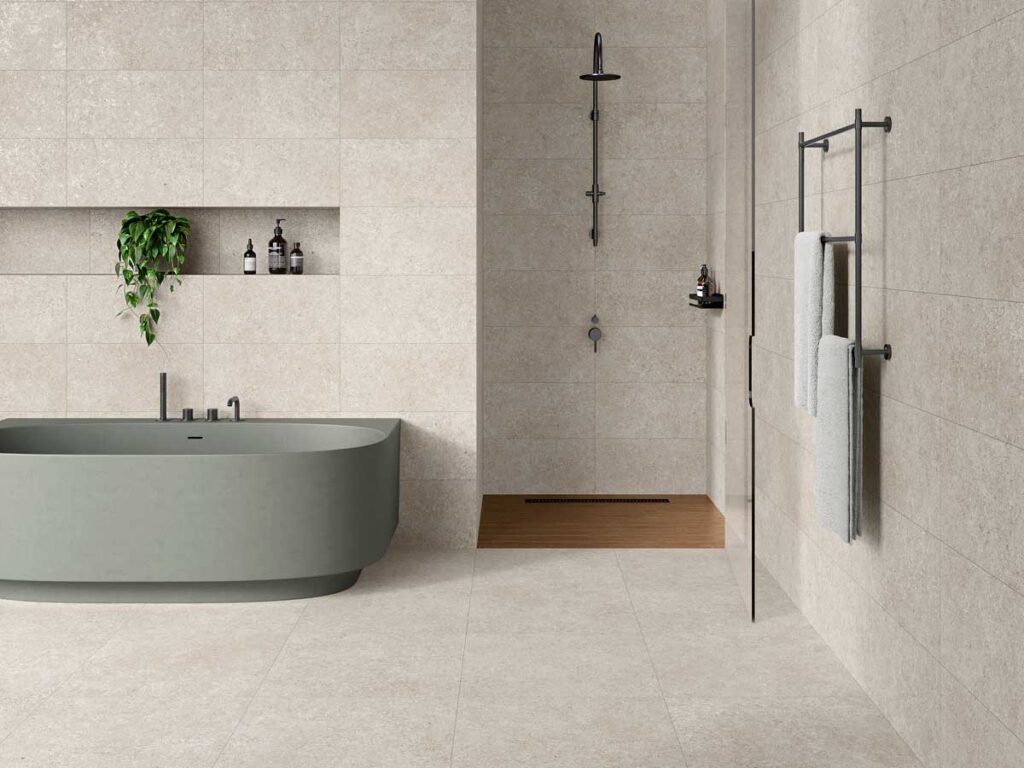 Baño moderno con porcelánico Lomma Bone imitación piedra