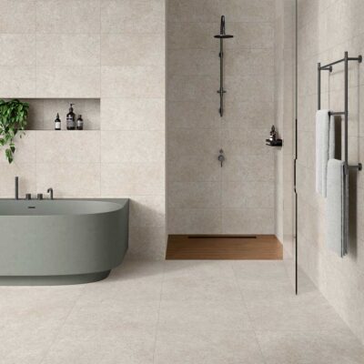 Baño moderno con porcelánico Lomma Bone imitación piedra