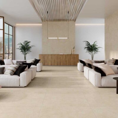 Amplio salón moderno con suelo porcelánico beige. Muestra el acabado imitación piedra.