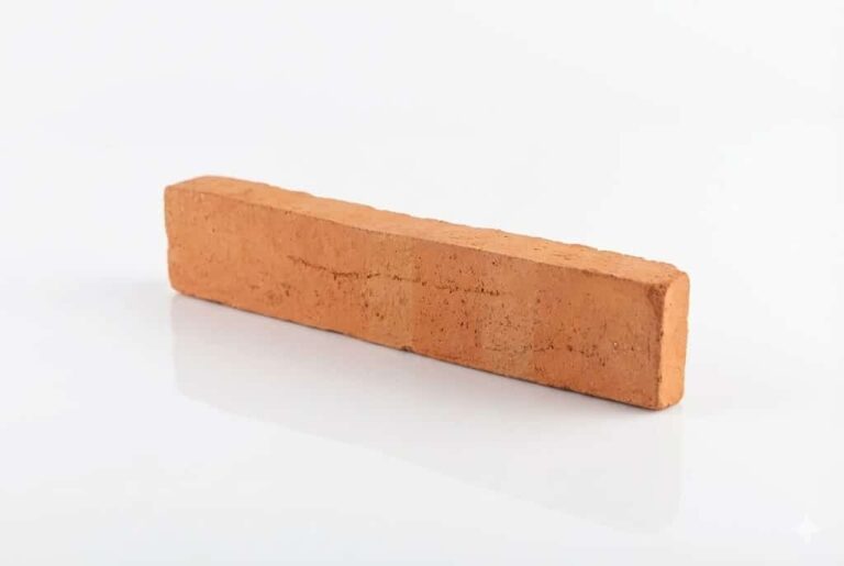 Pieza rectangular de barro cocido con acabado rústico destonificado, tonalidad cálida anaranjada y textura natural de terracota.