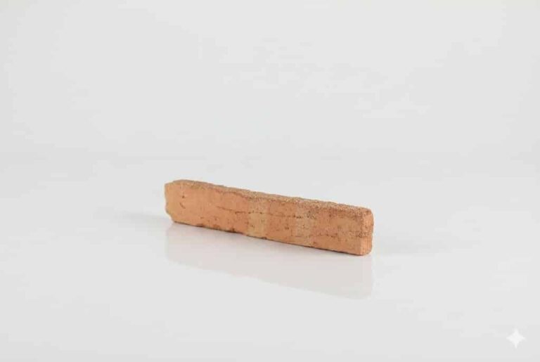 Pieza rectangular de barro cocido con textura rústica y tonos cálidos beige-anaranjado, acabado mate natural characteristic de terracota manual detonificada.