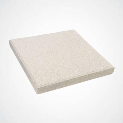 Baldosa de gres porcelánico cuadrada de 50x50 cm en color blanco con textura mate uniforme. Pieza rectangular de grosor estándar con acabado liso y superficie de aspecto cálido.