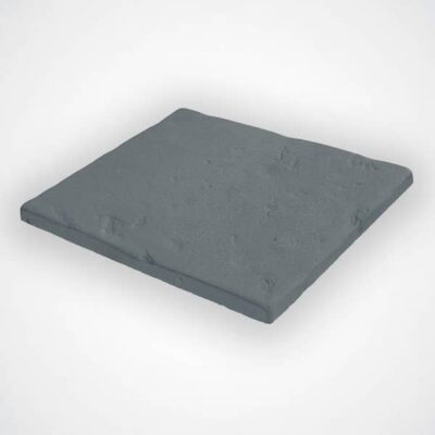 Baldosa de hormigón rectangular en tono antracita gris oscuro con textura rugosa y acabado mate, formato cuadrado de tamaño medio.