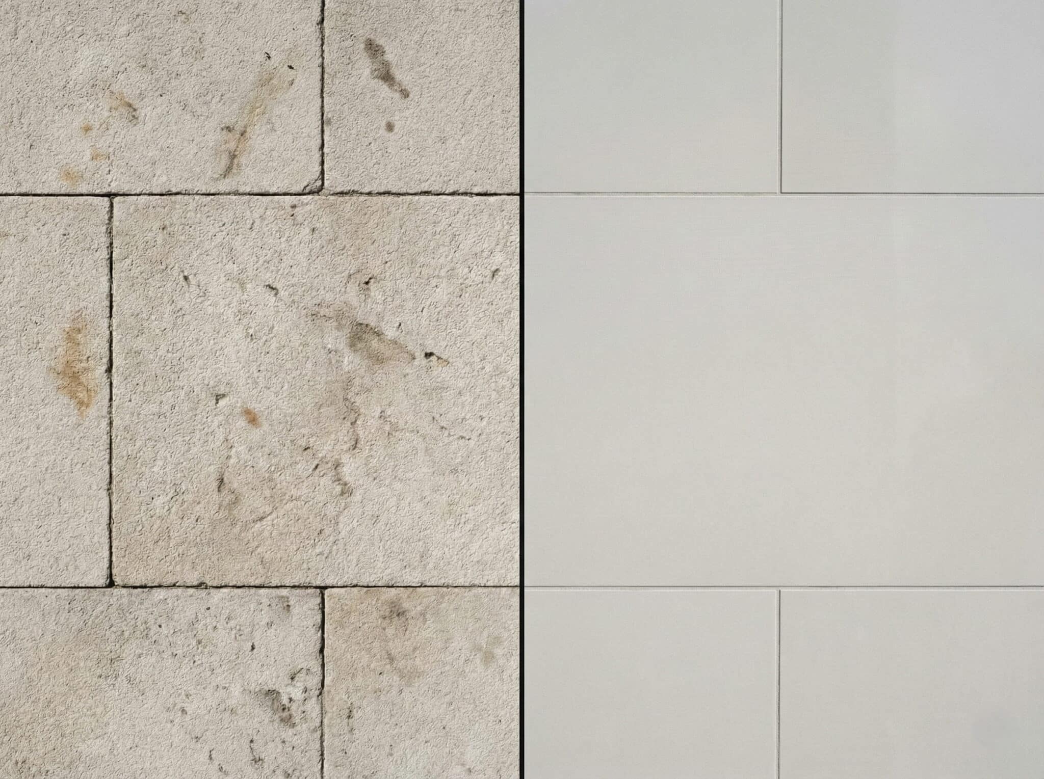 Comparativa entre piedra natural porosa y porcelánico fácil de limpiar para valorar el nivel de mantenimiento
