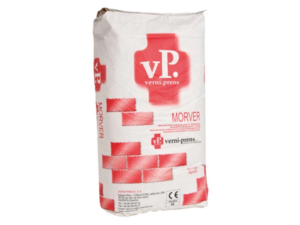 Bolsa de mortero Morver para junta ancha de 25 kg con embalaje blanco y rojo, incluye logotipo vp verni.prens y certificación CE.