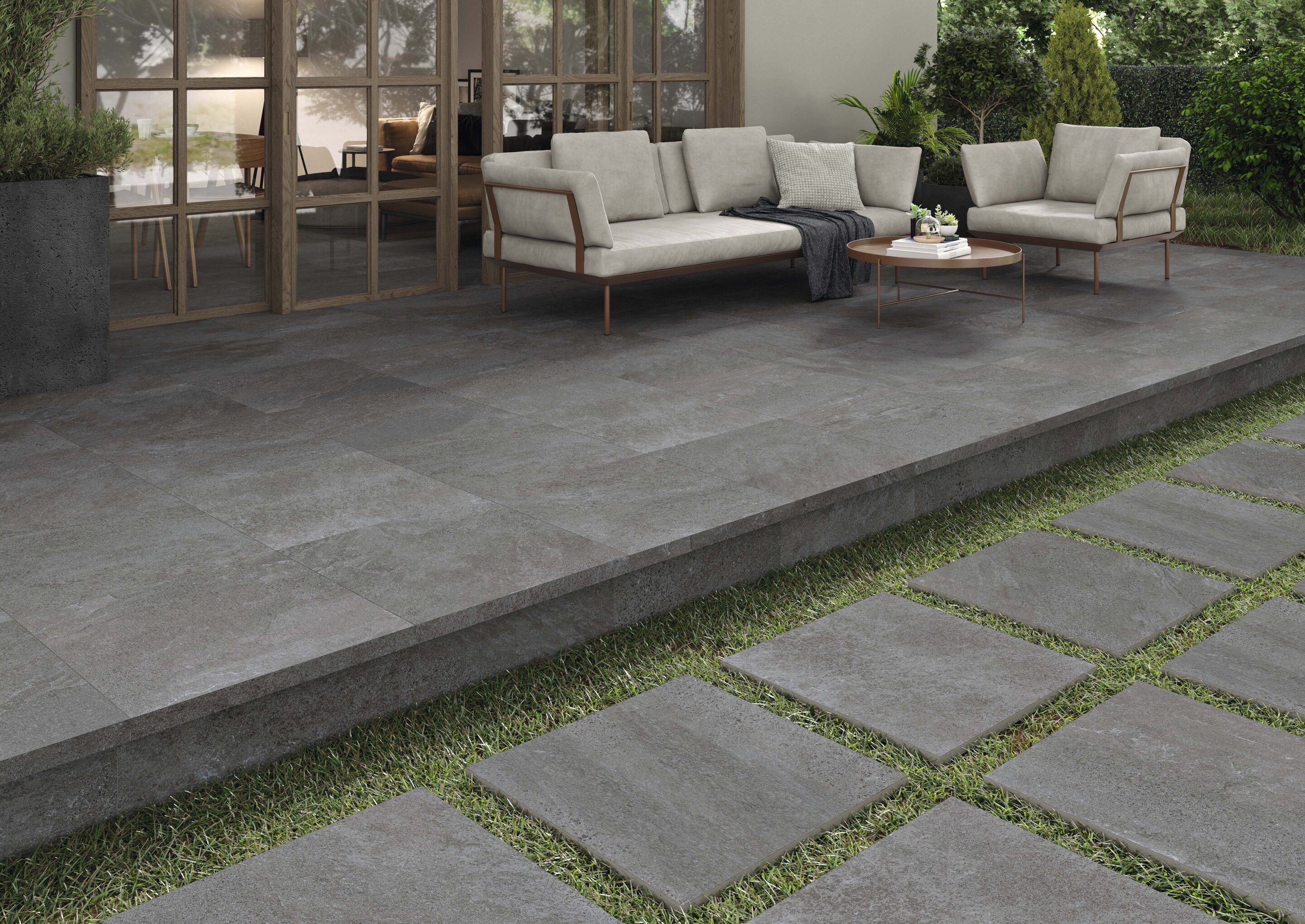 Terraza exterior con suelo porcelánico antideslizante C3 junto a piscina