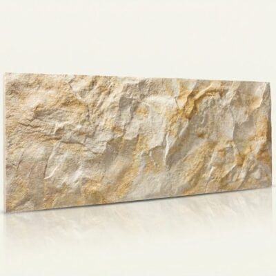 Pieza rectangular de azulejo cerámico con acabado mate e imitación piedra natural en tonos marfil, beige y gris claro. Textura rugosa y relieve irregular que simula la superficie de una piedra.