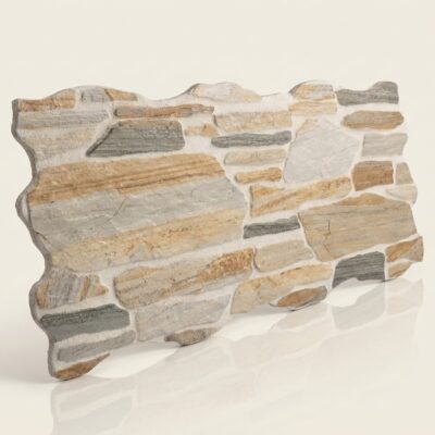 Pieza de azulejo con formato irregular y bordes naturales, superficie texturizada que imita piedra en tonos crema, beige y gris claro con acabado mate rústico.