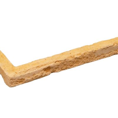 Pieza de aplacado hormigón con textura imitación ladrillo en tonos cálidos ocre y arena. Formato rectangular alargado con acabado rústico y superficie rugosa característica del material.